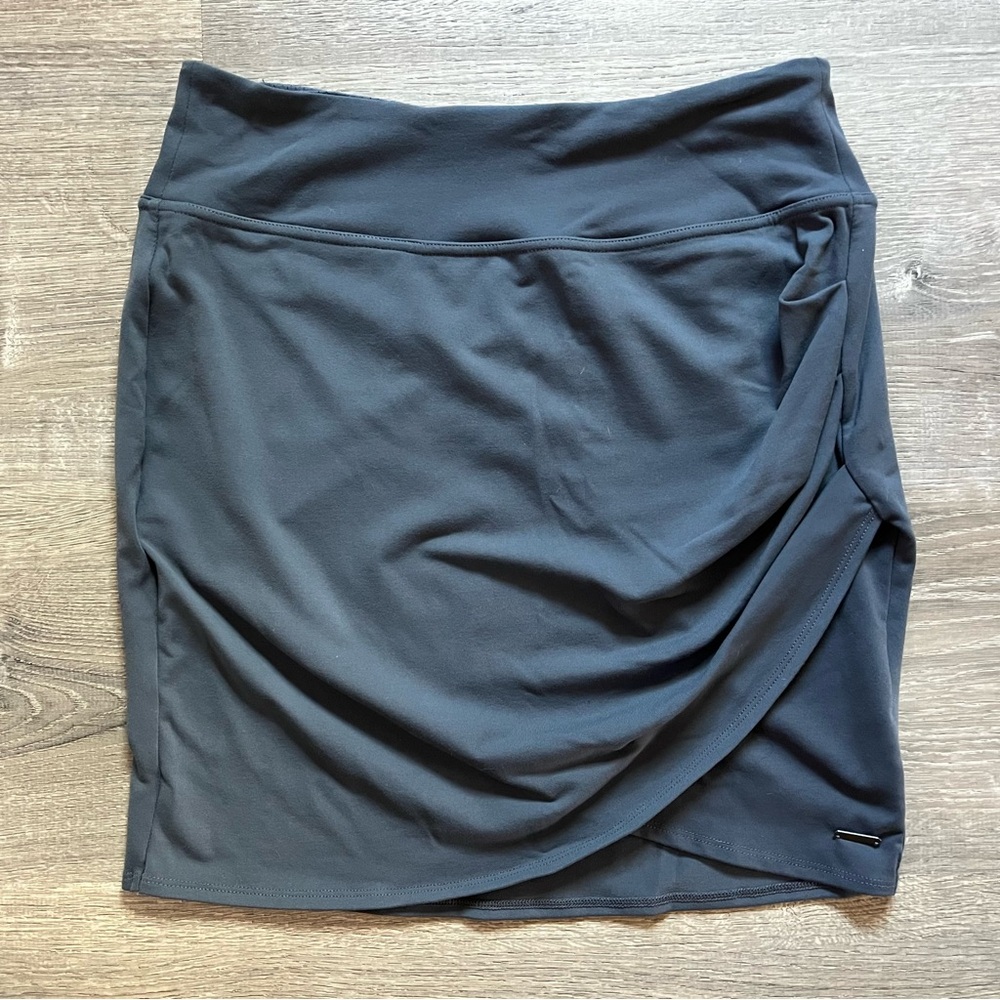 ❤️‍🔥NWOT SUGOI Bluish-Gray, Coast Skirt, Sporty Skirt, Bike Skirt, S
